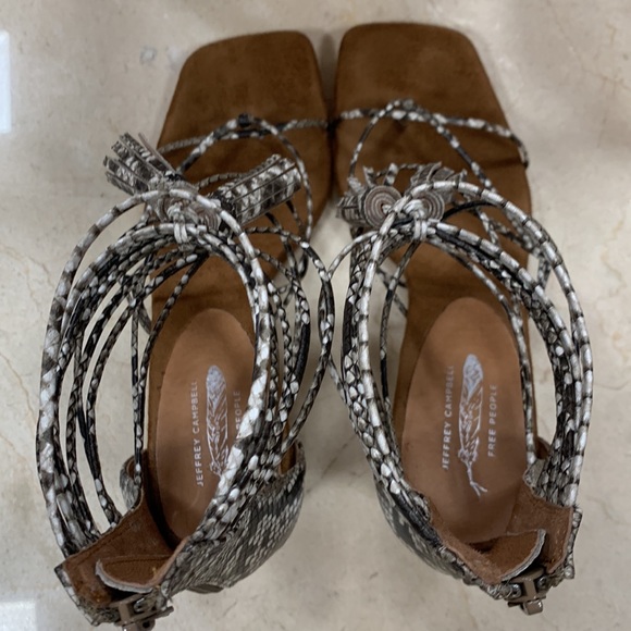 JEFFREY CAMPBELL FOR FREE PEOPLE KINSIE STRAPPY SNAKE SANDALS IN BEIGE SIZE 8 - Picture 10 of 15